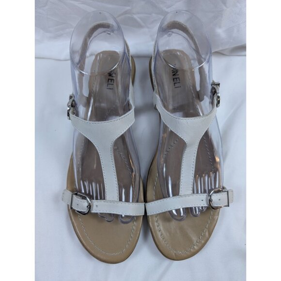 Vaneli White Leather Flat Sandals Womens 9M Adjustable Buckle Straps - Picture 1 of 5